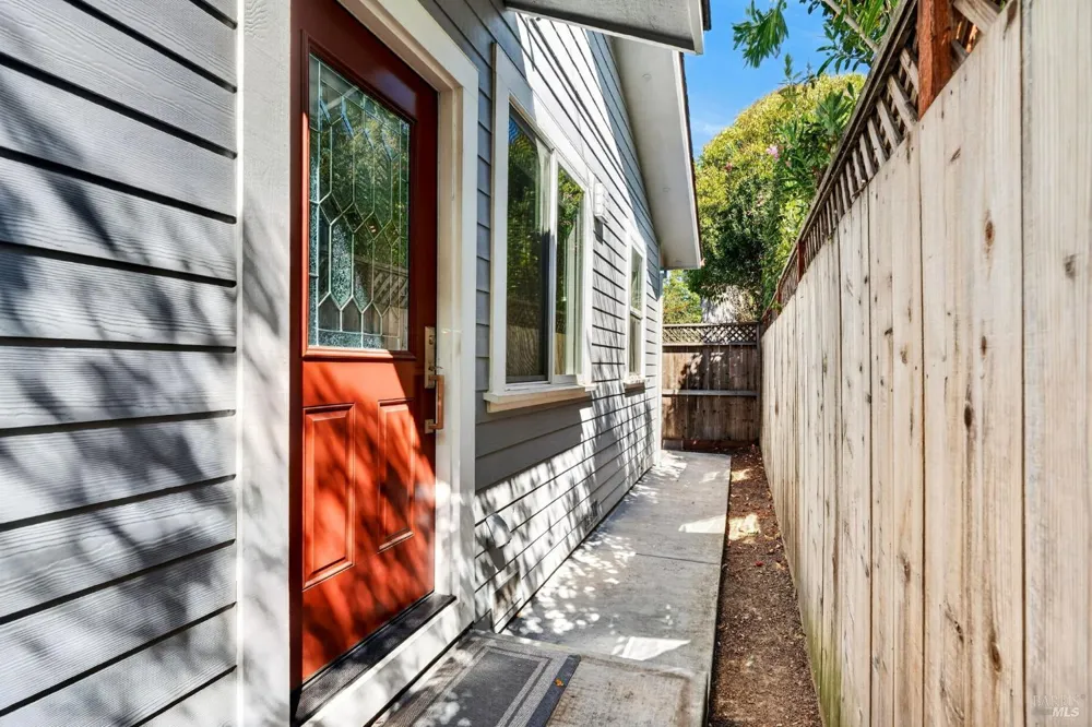 445 Monte Vista Avenue Healdsburg, CA 95448