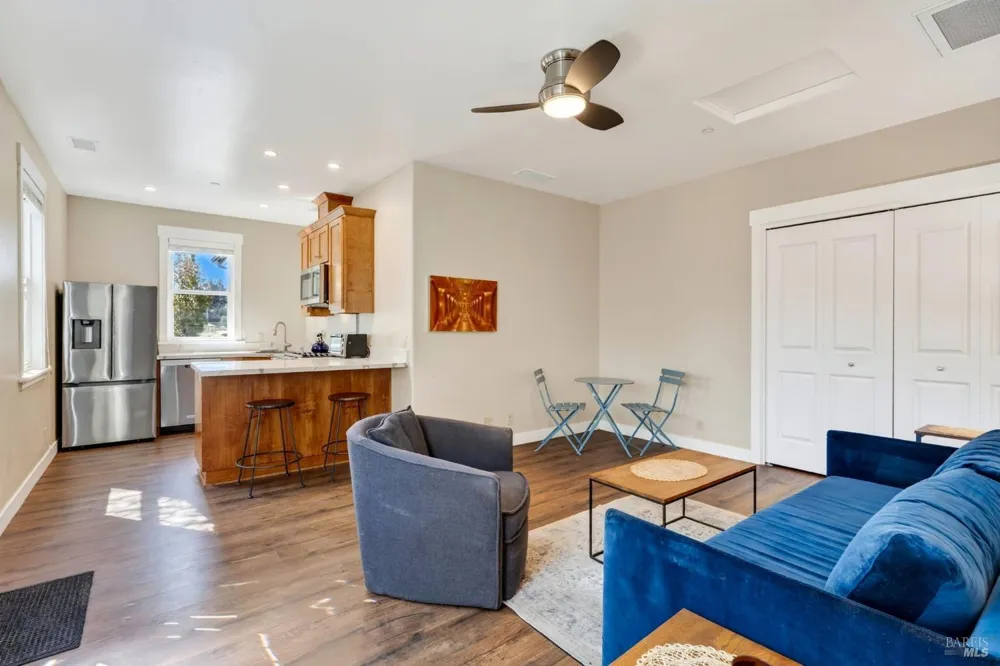 445 Monte Vista Avenue Healdsburg, CA 95448