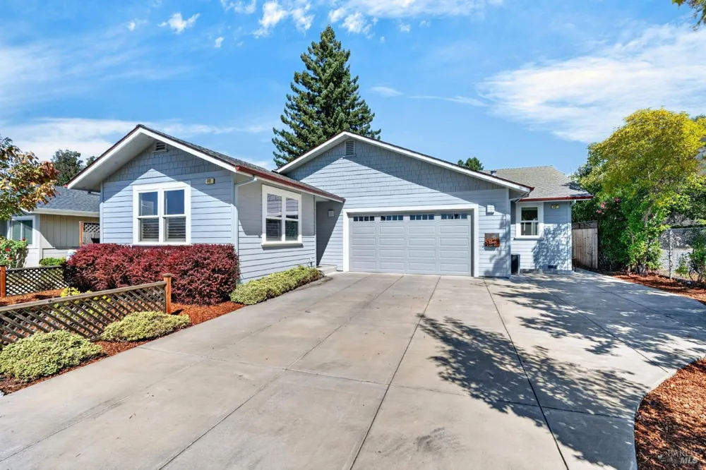 445 Monte Vista Avenue Healdsburg, CA 95448