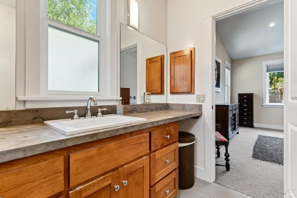 445 Monte Vista Avenue Healdsburg, CA 95448