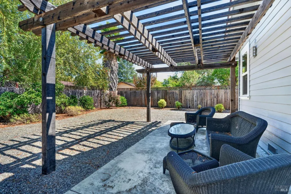 445 Monte Vista Avenue Healdsburg, CA 95448