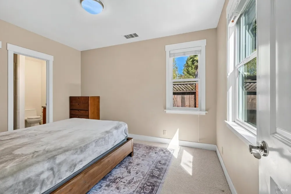 445 Monte Vista Avenue Healdsburg, CA 95448