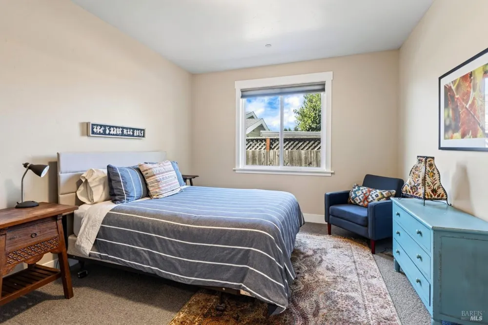 445 Monte Vista Avenue Healdsburg, CA 95448