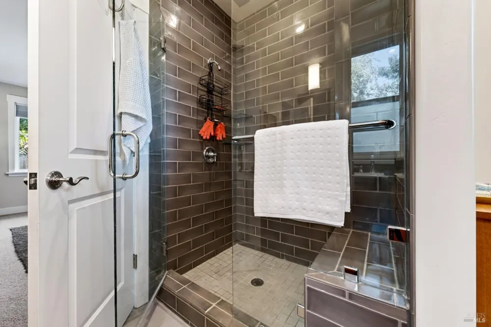 445 Monte Vista Avenue Healdsburg, CA 95448