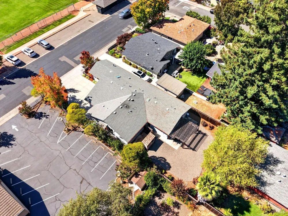 445 Monte Vista Avenue Healdsburg, CA 95448