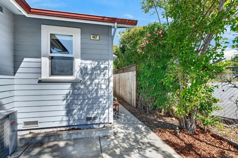 445 Monte Vista Avenue Healdsburg, CA 95448