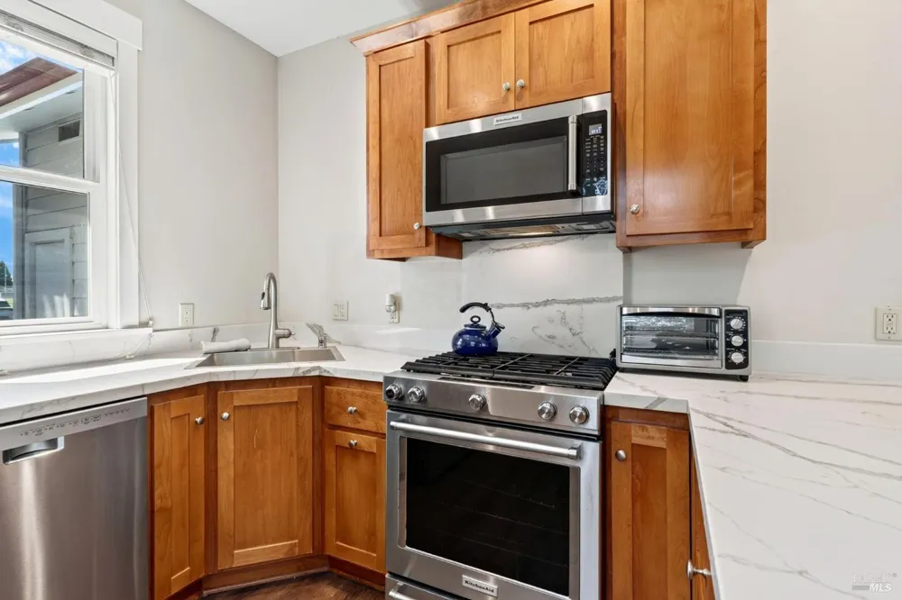 445 Monte Vista Avenue Healdsburg, CA 95448