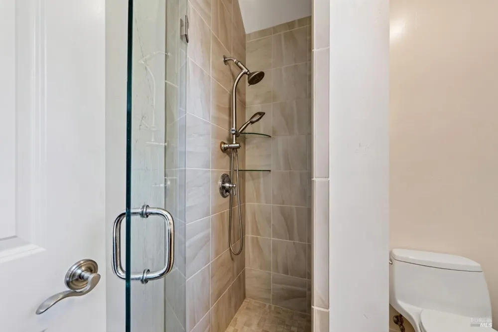 445 Monte Vista Avenue Healdsburg, CA 95448