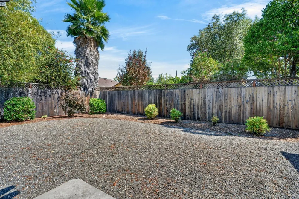 445 Monte Vista Avenue Healdsburg, CA 95448