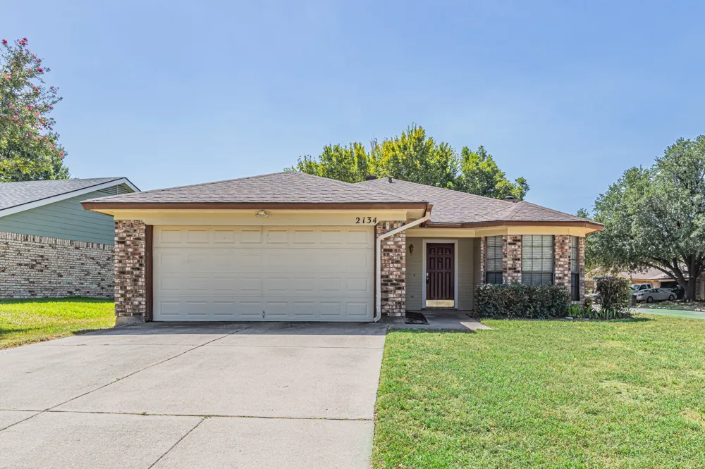 2134 Reverchon Drive Arlington, TX 76017