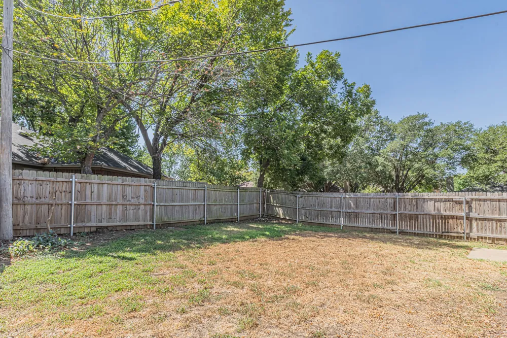 2134 Reverchon Drive Arlington, TX 76017