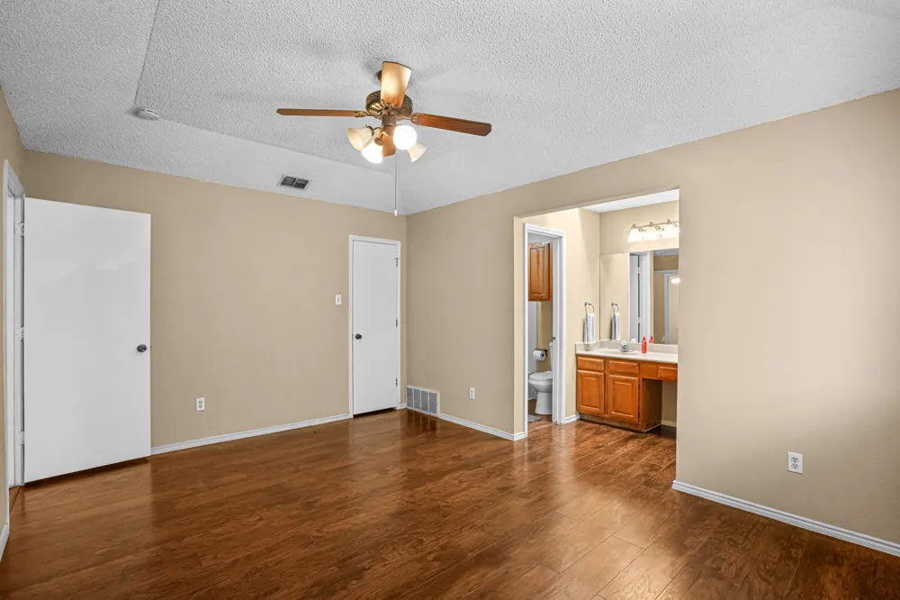 2134 Reverchon Drive Arlington, TX 76017