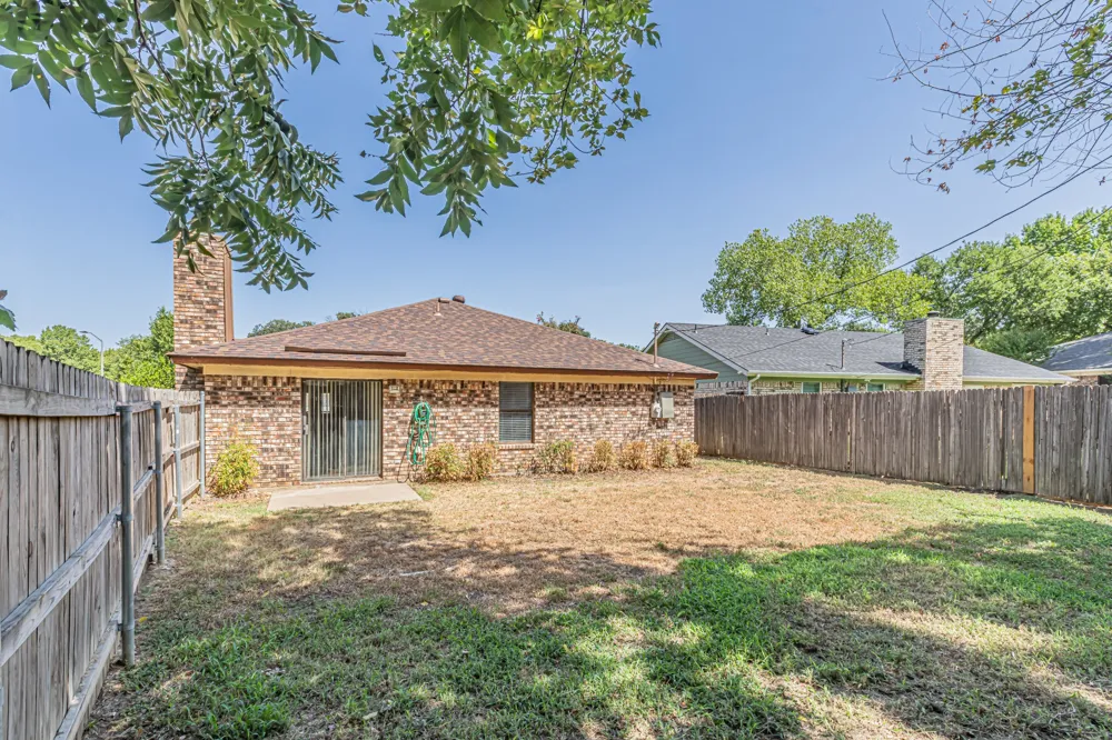 2134 Reverchon Drive Arlington, TX 76017