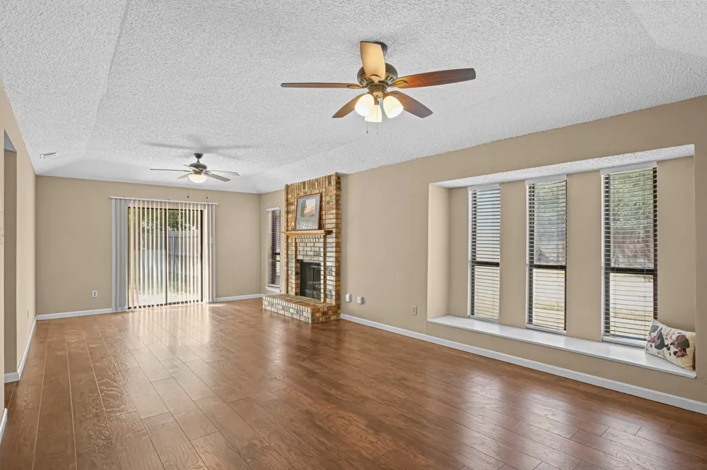 2134 Reverchon Drive Arlington, TX 76017