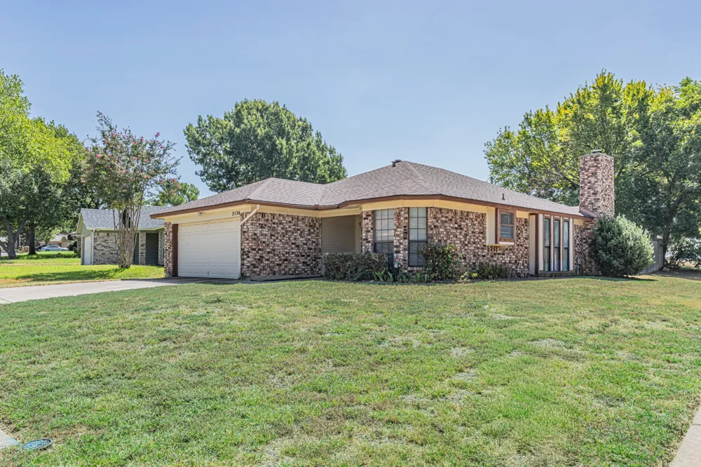 2134 Reverchon Drive Arlington, TX 76017