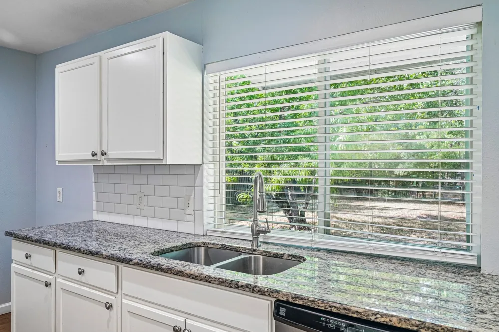 313 Meadowcreek Lane Garland, TX 75043