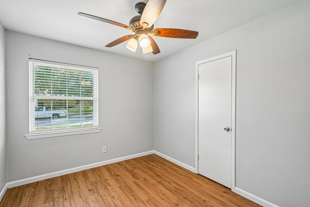 313 Meadowcreek Lane Garland, TX 75043