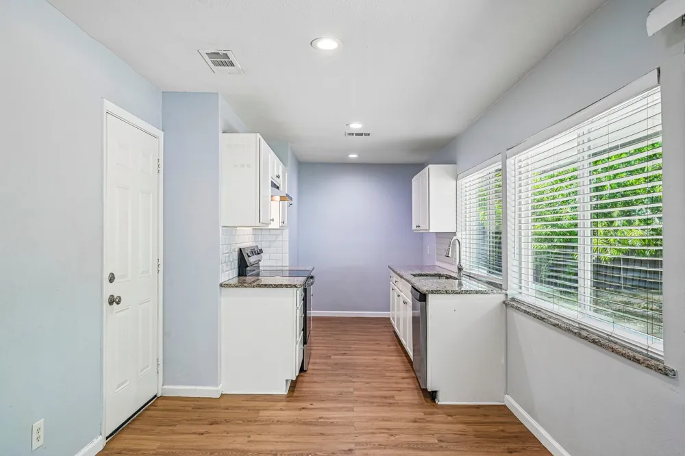 313 Meadowcreek Lane Garland, TX 75043