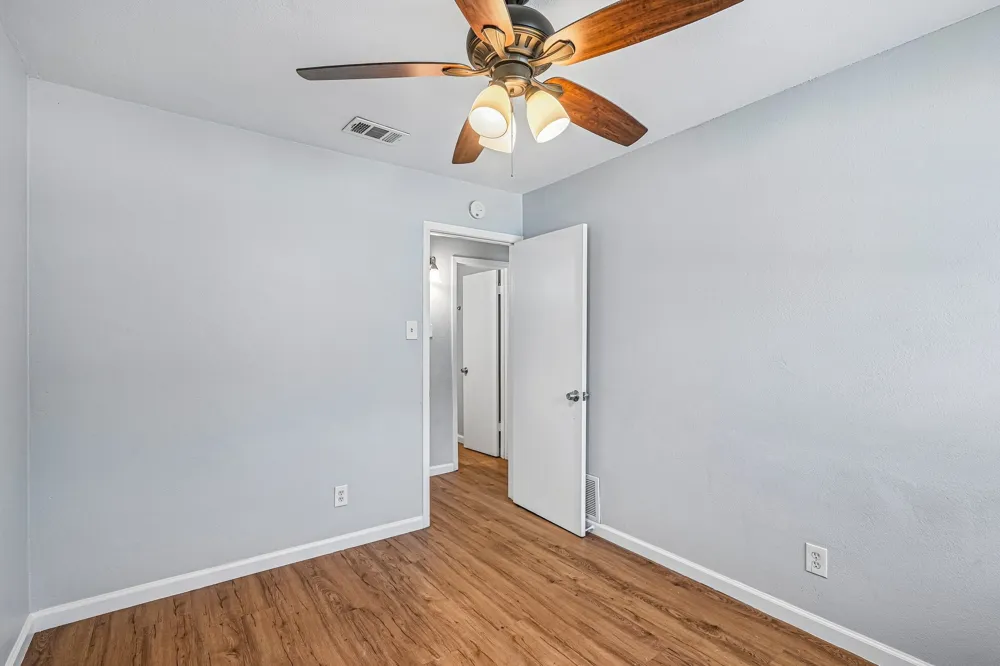 313 Meadowcreek Lane Garland, TX 75043