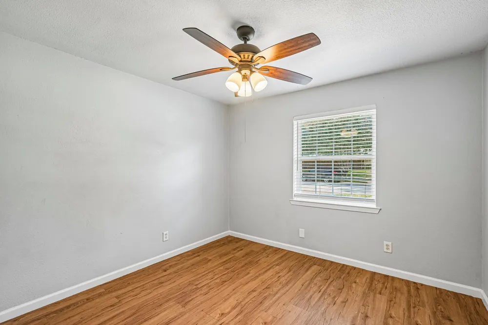 313 Meadowcreek Lane Garland, TX 75043