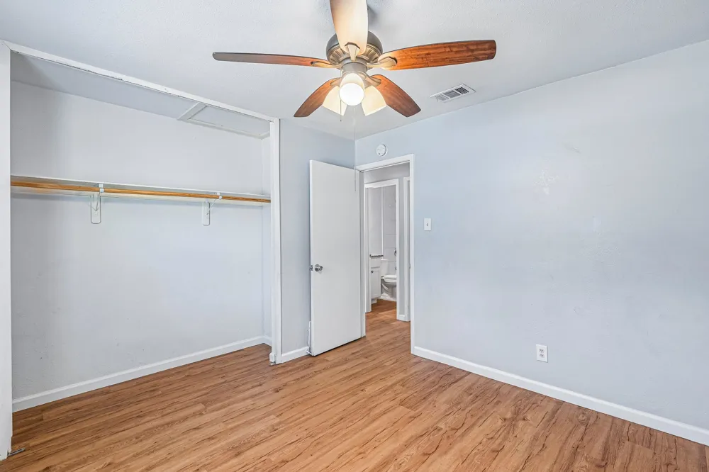 313 Meadowcreek Lane Garland, TX 75043