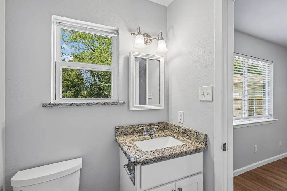 313 Meadowcreek Lane Garland, TX 75043