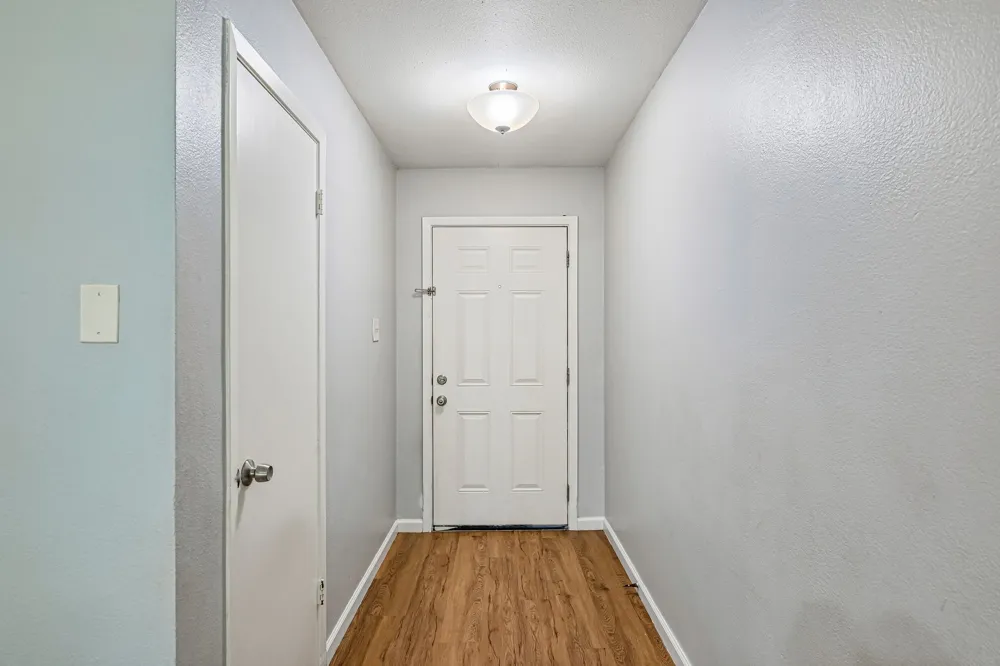 313 Meadowcreek Lane Garland, TX 75043