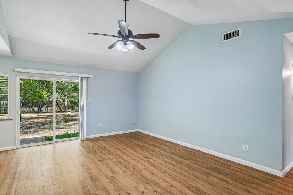 313 Meadowcreek Lane Garland, TX 75043