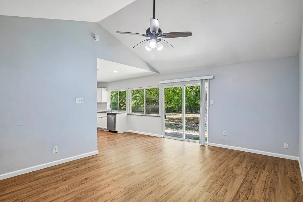 313 Meadowcreek Lane Garland, TX 75043