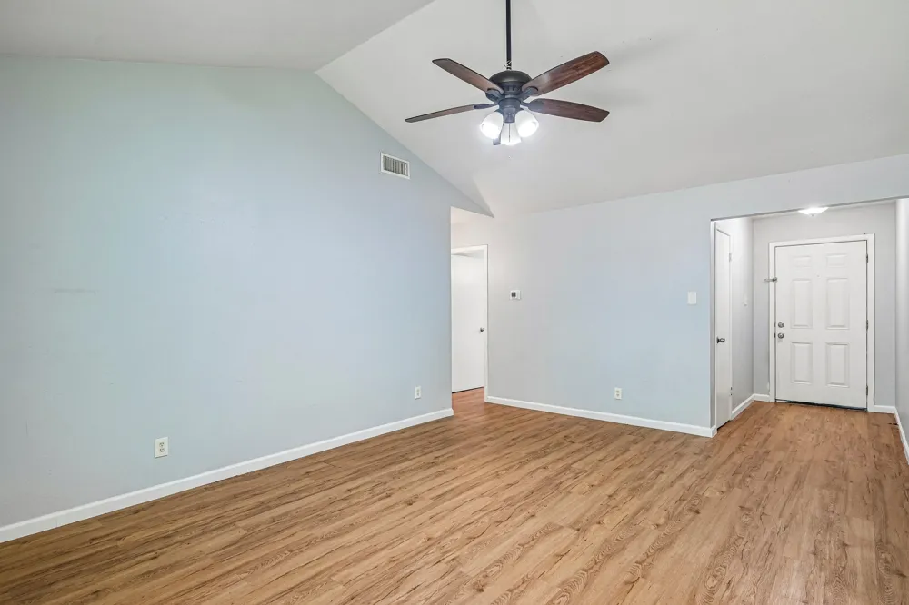 313 Meadowcreek Lane Garland, TX 75043