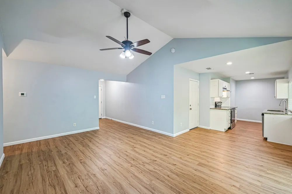 313 Meadowcreek Lane Garland, TX 75043