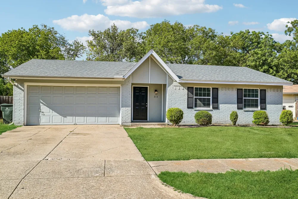 313 Meadowcreek Lane Garland, TX 75043
