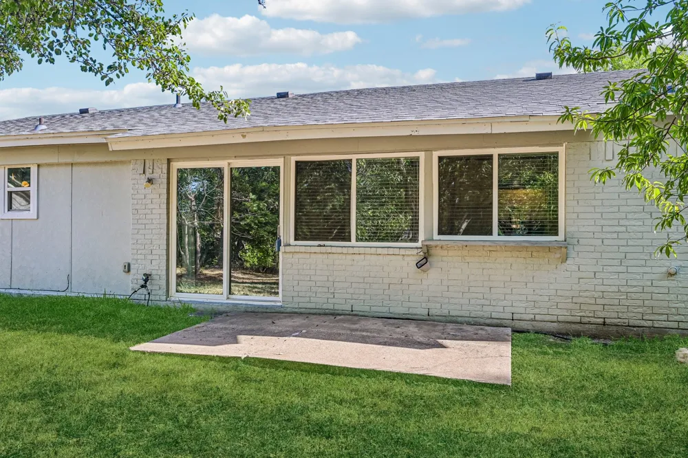313 Meadowcreek Lane Garland, TX 75043