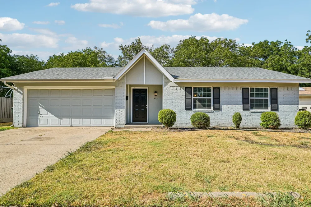 313 Meadowcreek Lane Garland, TX 75043