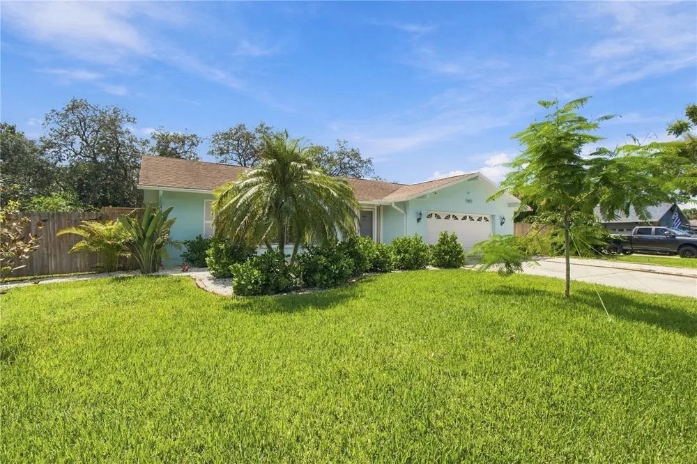 1507 POINSETTIA AVENUE Tarpon Springs, FL 34689