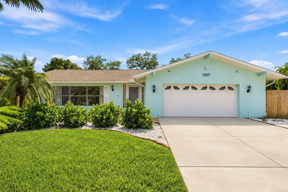 1507 POINSETTIA AVENUE Tarpon Springs, FL 34689