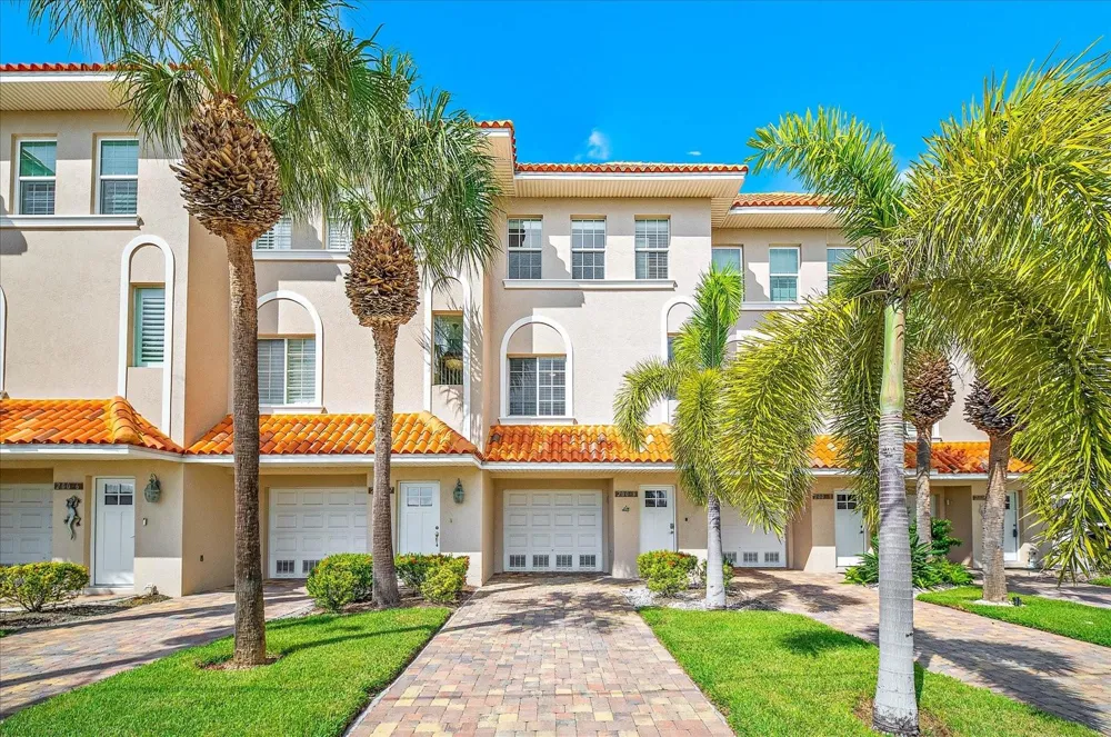 200 BRIGHTWATER DRIVE #8 Clearwater Beach, FL 33767