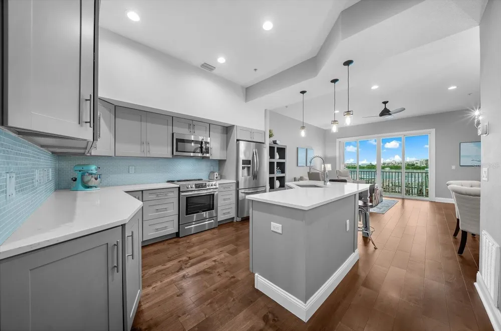 200 BRIGHTWATER DRIVE #8 Clearwater Beach, FL 33767