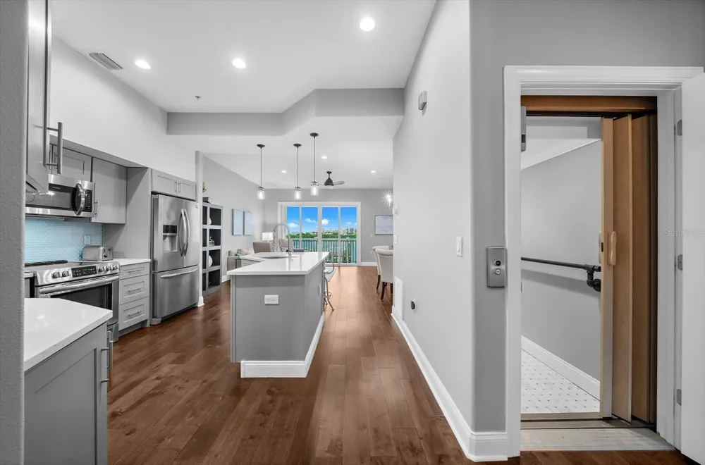 200 BRIGHTWATER DRIVE #8 Clearwater Beach, FL 33767