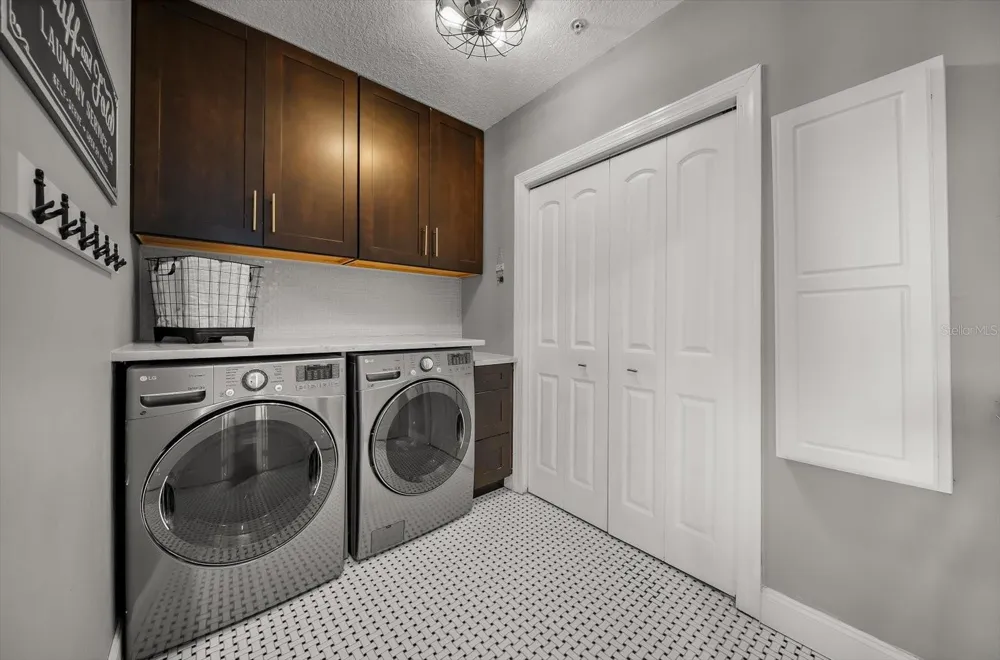 200 BRIGHTWATER DRIVE #8 Clearwater Beach, FL 33767