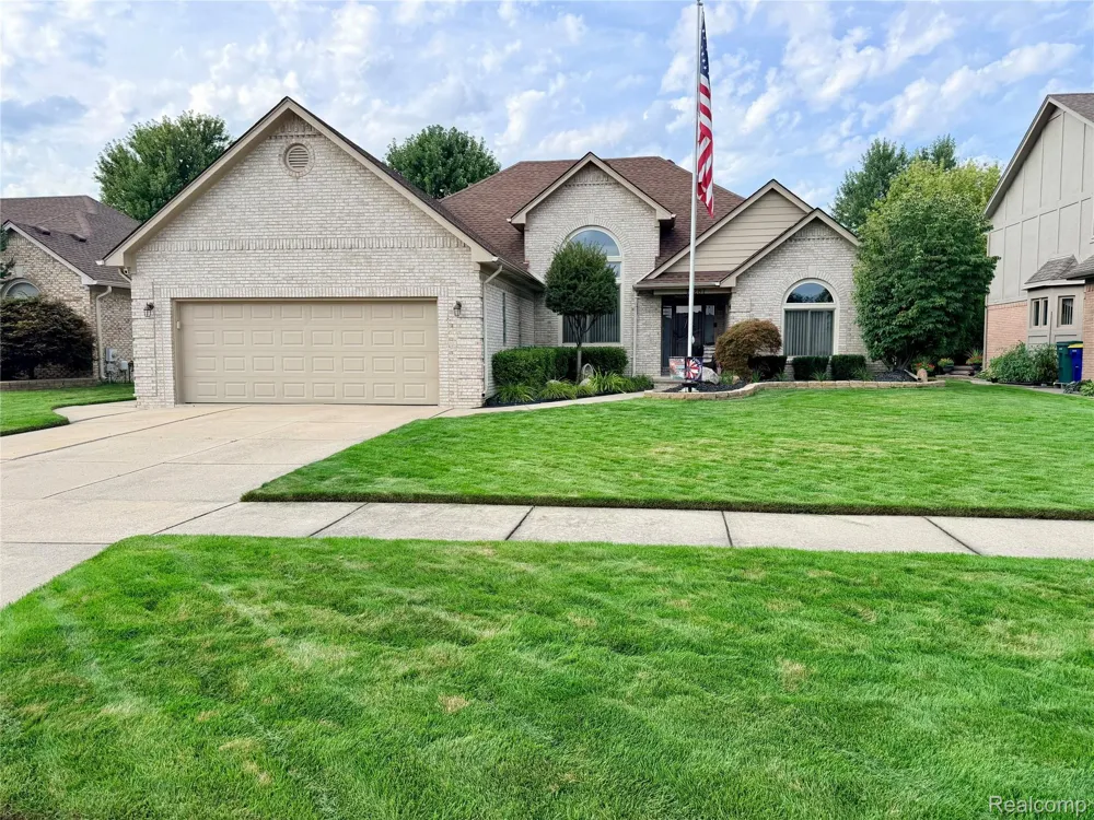 19287 Scenic Harbor Drive Macomb Township, MI 48044