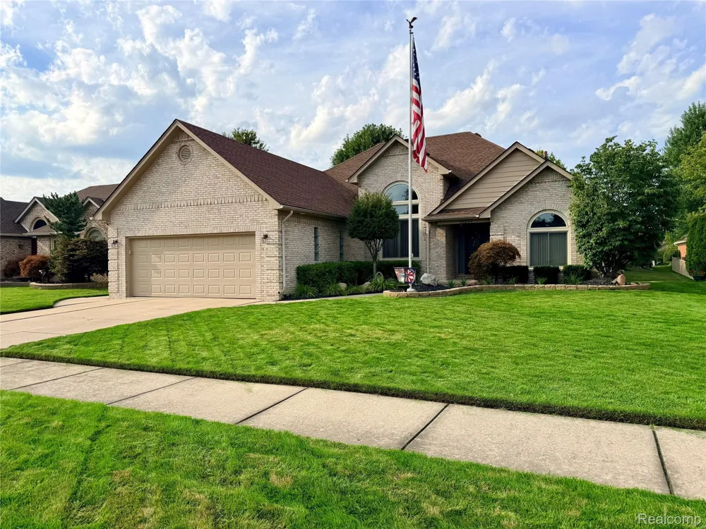 19287 Scenic Harbor Drive Macomb Township, MI 48044