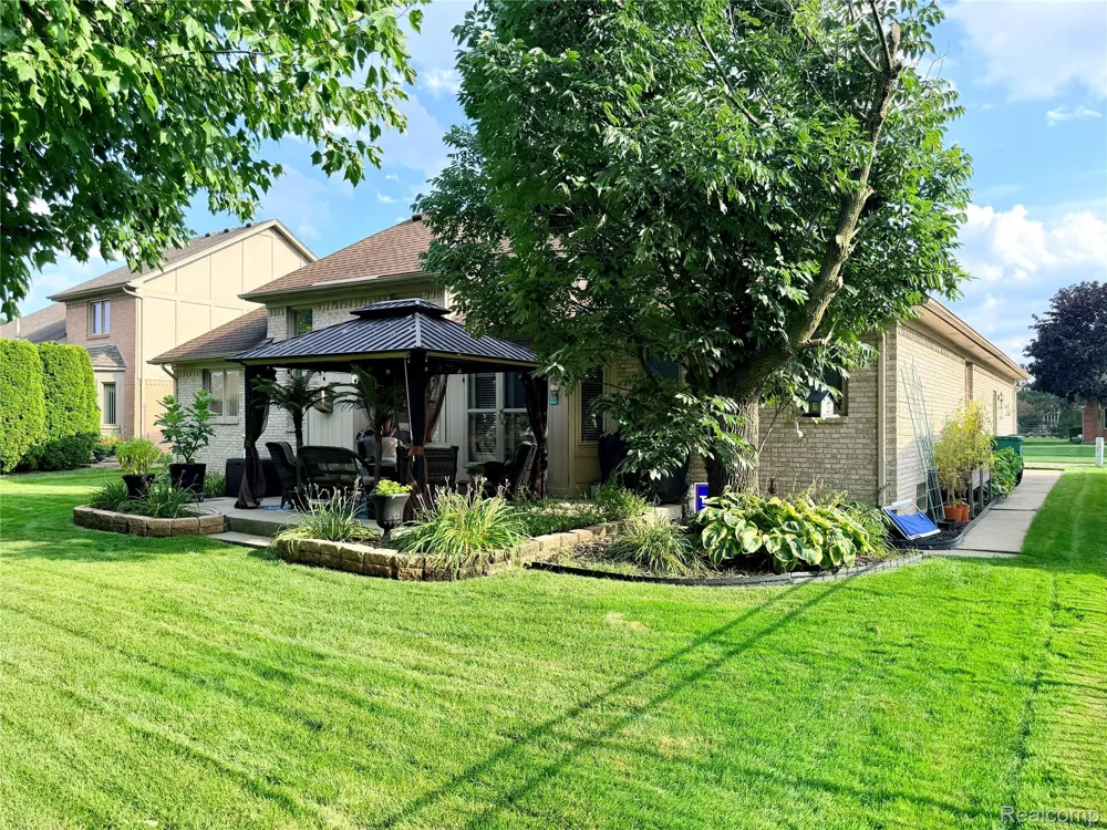 19287 Scenic Harbor Drive Macomb Township, MI 48044