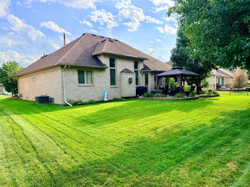 19287 Scenic Harbor Drive Macomb Township, MI 48044