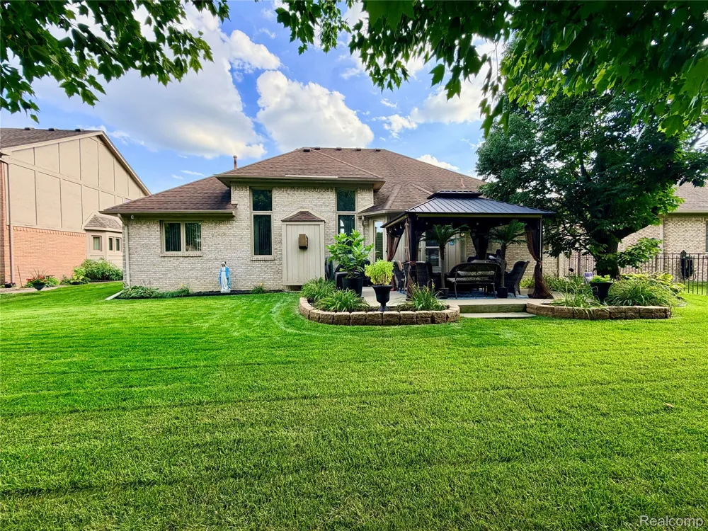 19287 Scenic Harbor Drive Macomb Township, MI 48044