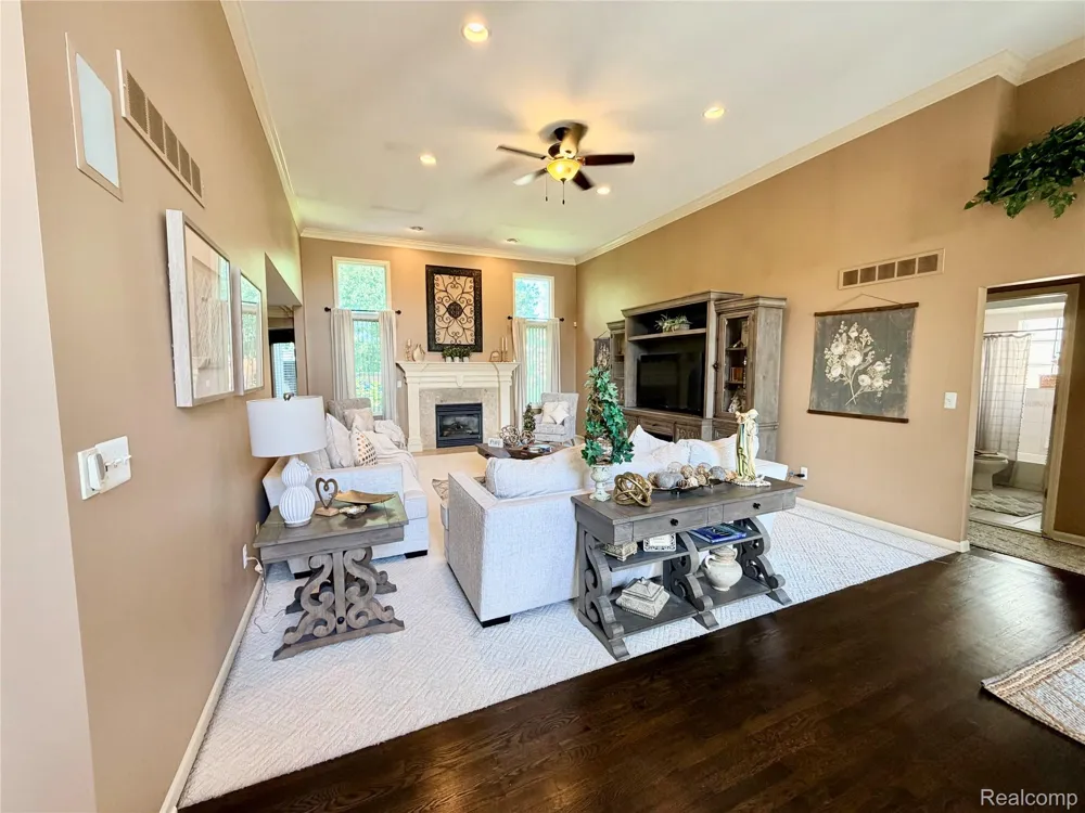 19287 Scenic Harbor Drive Macomb Township, MI 48044