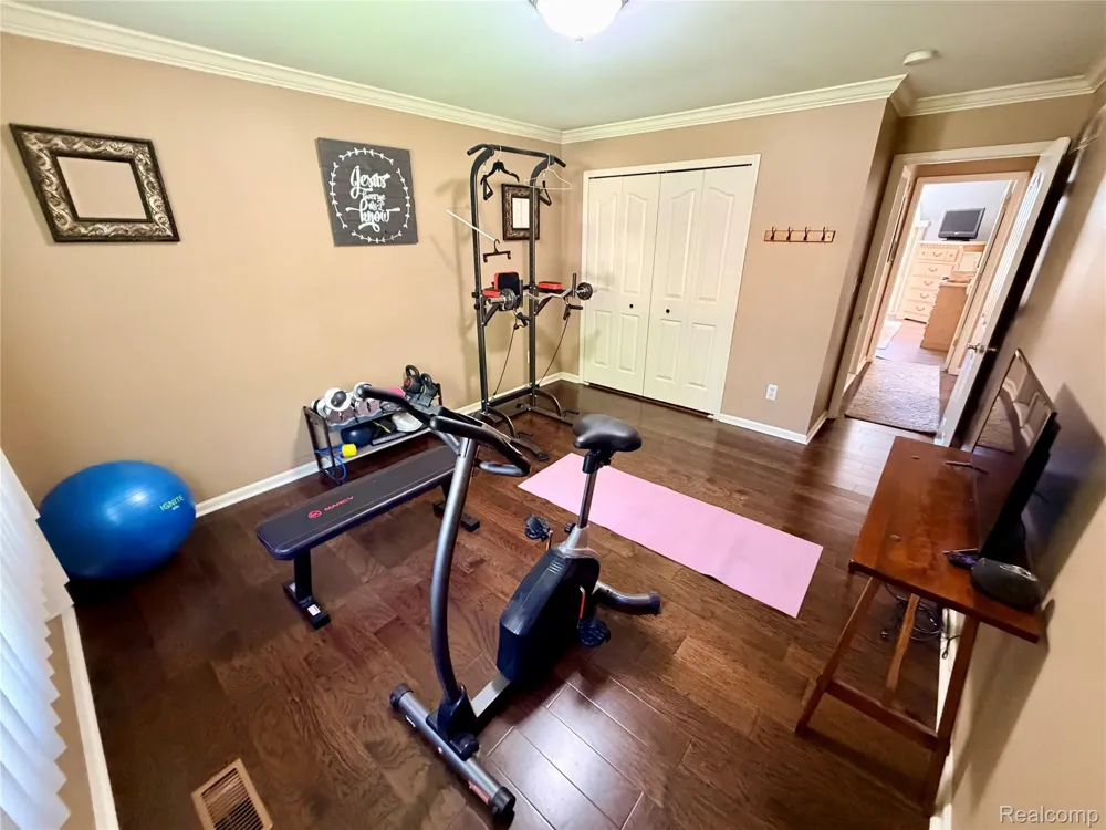 19287 Scenic Harbor Drive Macomb Township, MI 48044