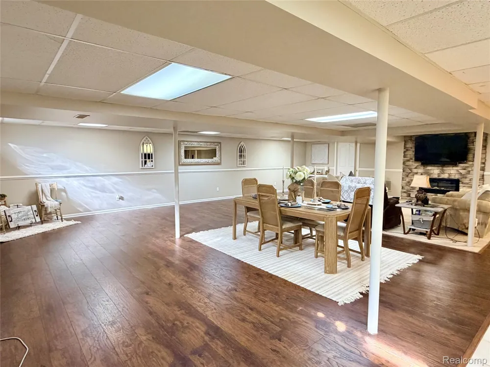 19287 Scenic Harbor Drive Macomb Township, MI 48044