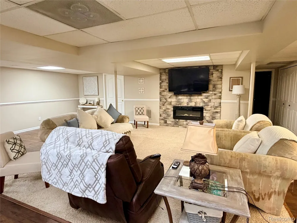 19287 Scenic Harbor Drive Macomb Township, MI 48044