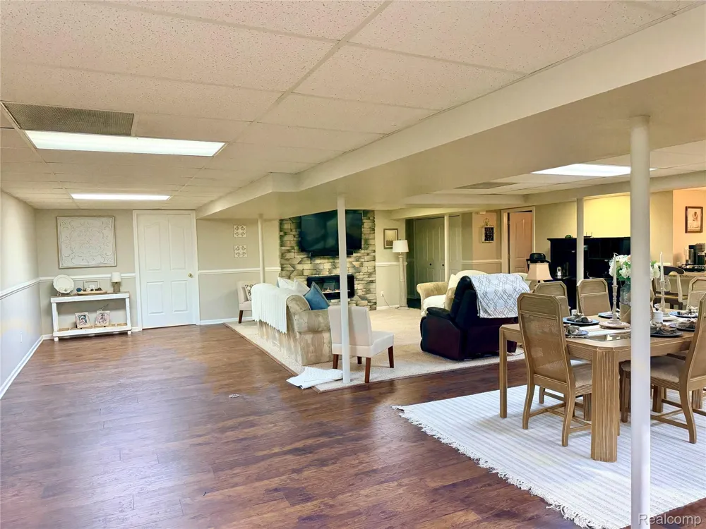 19287 Scenic Harbor Drive Macomb Township, MI 48044